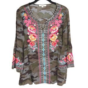 ANDREE By UNIT Tunic Top SMALL Camo Floral Embroidered Boho Bell Sleeve K15756
